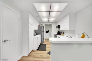 Photo #4: 2552757 Listing