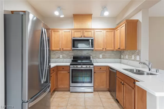 MLS: 2552804 Condo For Sale