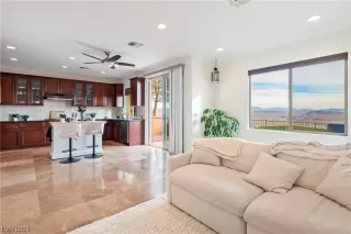 Photo #6: 2552807 Listing