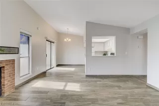 Photo #5: 2552837 Listing