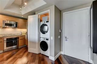 Photo #5: 2552844 Listing