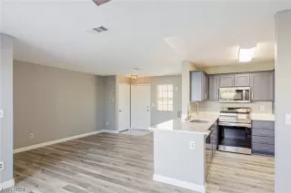 Photo #1: 2552855 Listing 