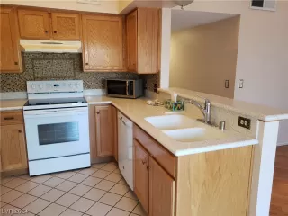 Photo #1: 2552898 Listing