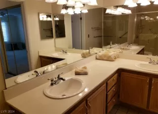 Photo #4: 2552898 Listing