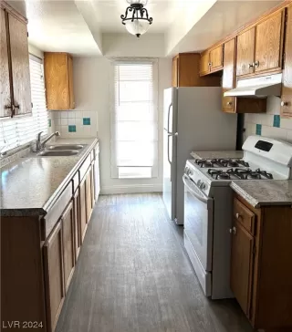 Photo #2: 2552933 Listing 