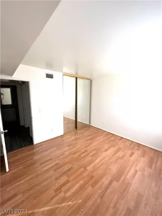 Photo #5: 2552933 Listing 