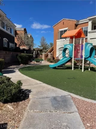 Photo #4: 2552942 Listing 