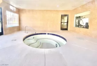 Photo #4: 2552959 Listing