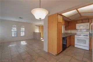 Photo #6: 2552983 Listing