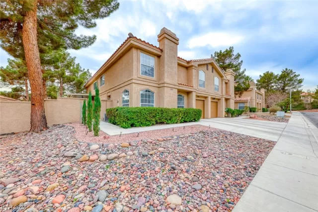 MLS: 2552985 Condo For Sale