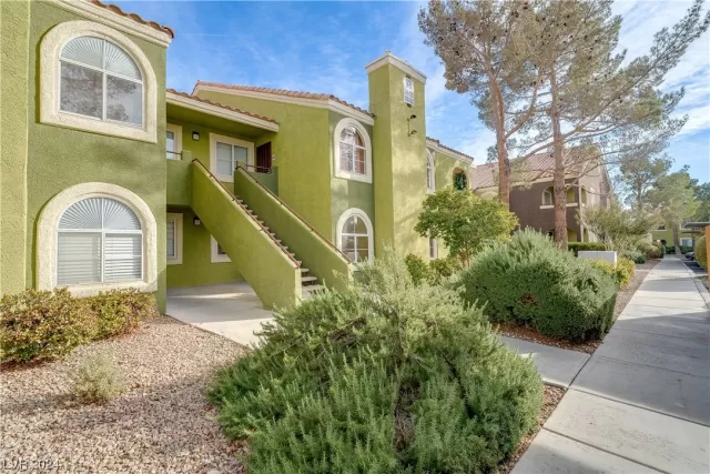 MLS: 2553021 Condo For Sale