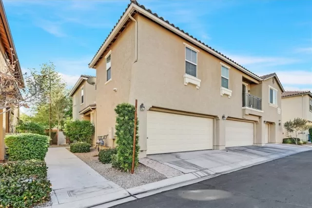 MLS: 2553066 Condo For Sale