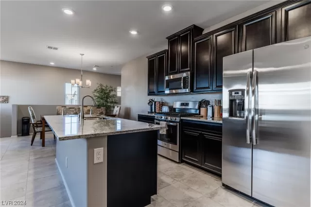 MLS: 2553088 Condo For Sale