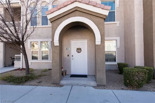 MLS: 2553106 Condo For Sale