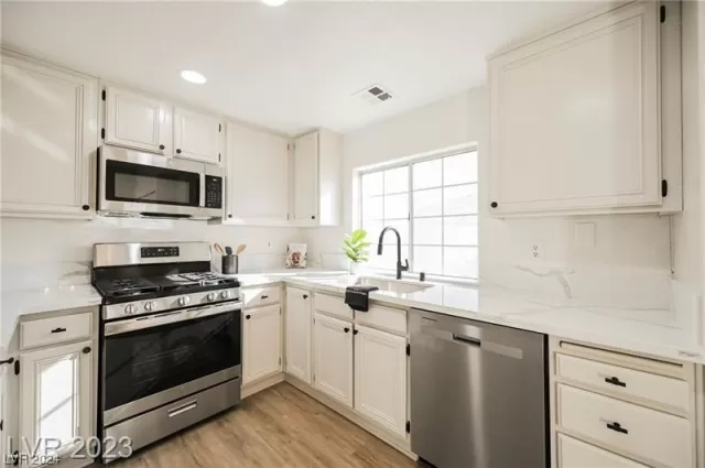 MLS: 2553187 Condo For Sale