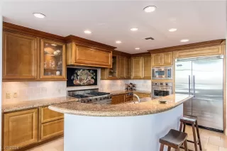 Photo #6: 2553197 Listing