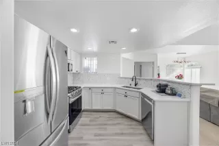 Photo #5: 2553218 Listing