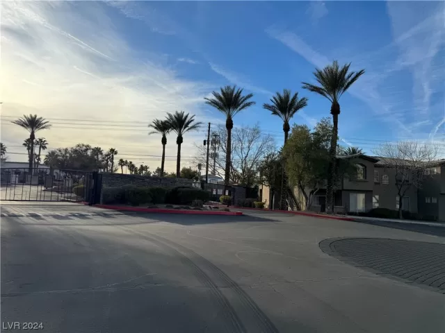 MLS: 2553270 Condo For Sale