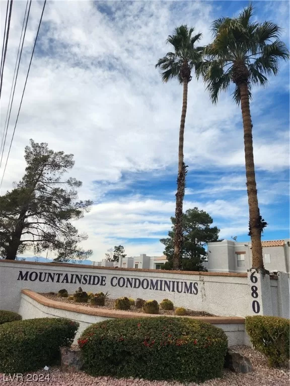 MLS: 2553280 Condo For Sale