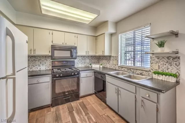 MLS: 2553304 Condo For Sale