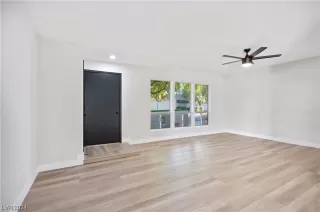 Photo #5: 2553311 Listing