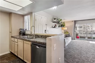 Photo #4: 2553326 Listing