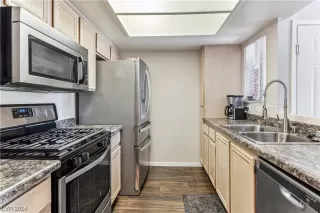 Photo #5: 2553326 Listing