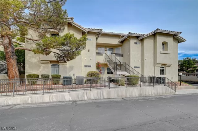 MLS: 2553331 Condo For Sale