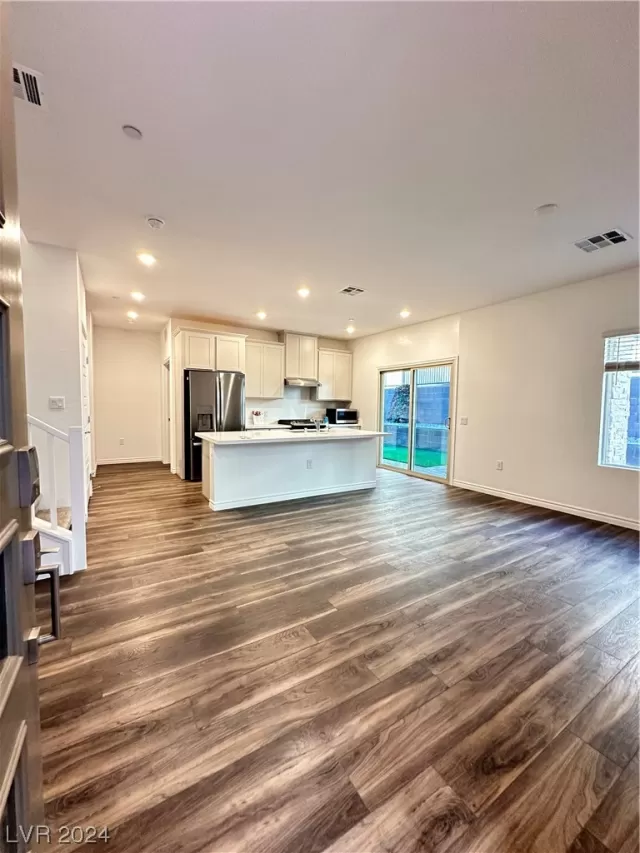MLS: 2553335 Condo For Sale