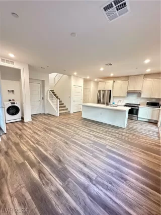 Photo #2: 2553335 Listing 