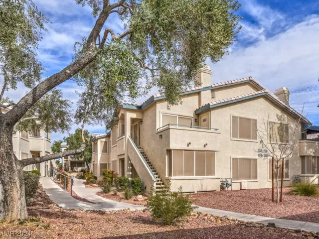 MLS: 2553370 Condo For Sale