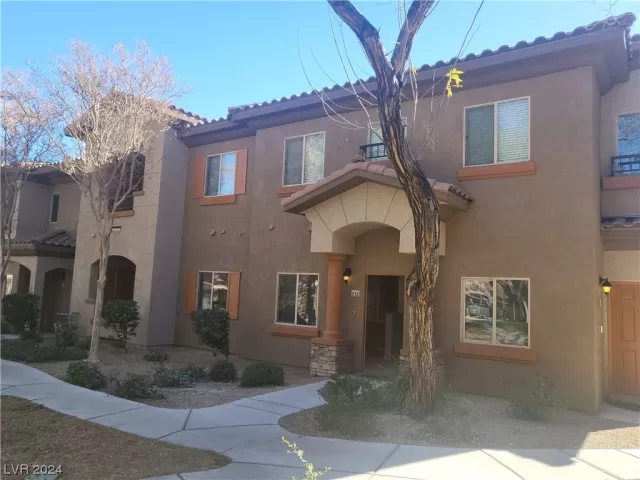 MLS: 2553520 Condo For Sale