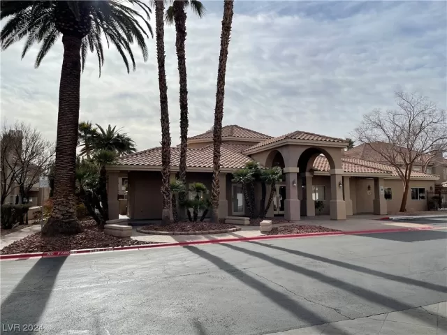 MLS: 2553572 Condo For Sale