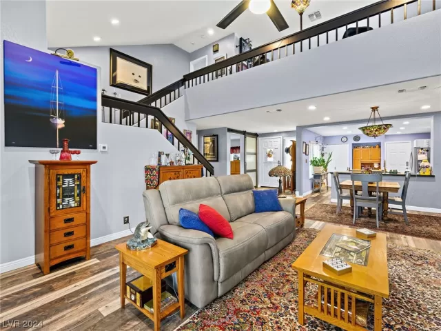 MLS: 2553595 Condo For Sale