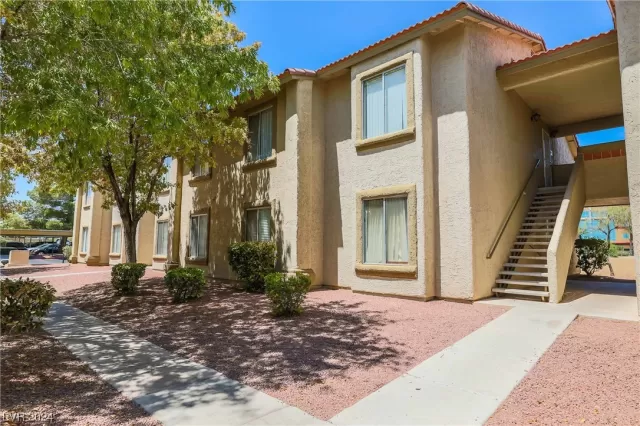 MLS: 2553613 Condo For Sale