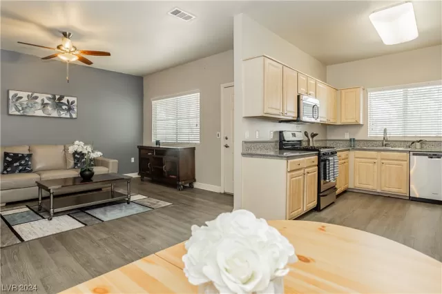 MLS: 2553627 Condo For Sale