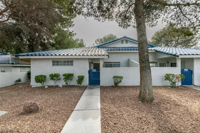 MLS: 2553638 Condo For Sale