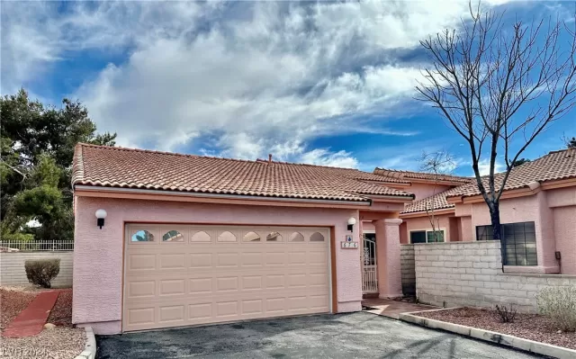 MLS: 2553650 Condo For Sale