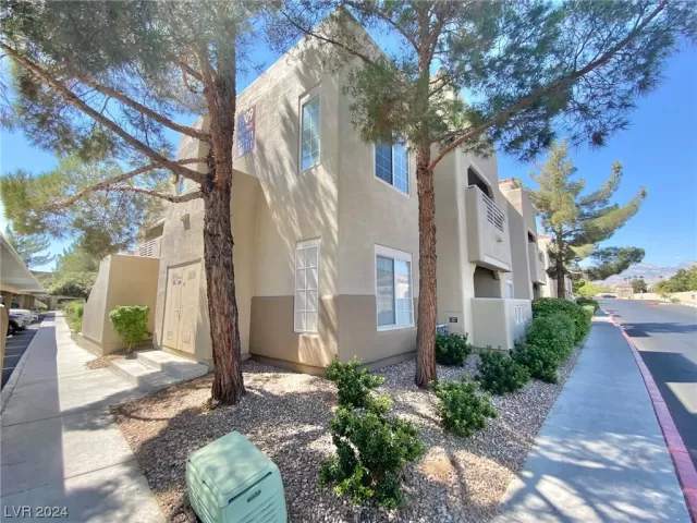 MLS: 2553688 Condo For Sale