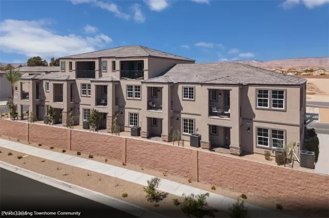 MLS: 2553697 Condo For Sale