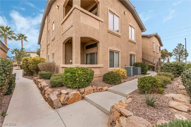 MLS: 2553714 Condo For Sale