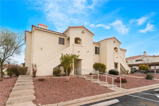 MLS: 2553716 Condo For Sale