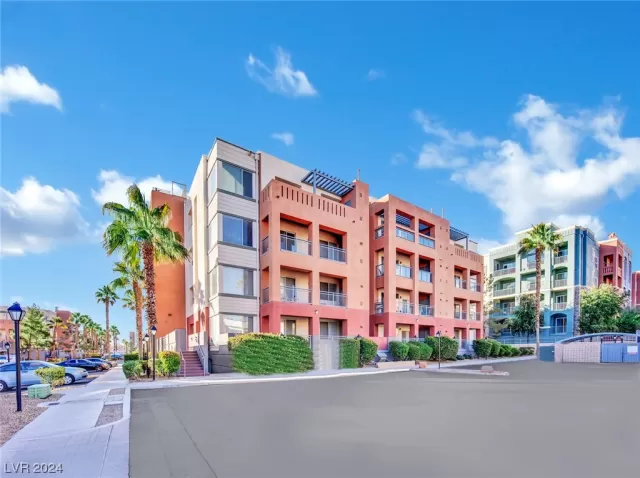 MLS: 2553786 Condo For Sale