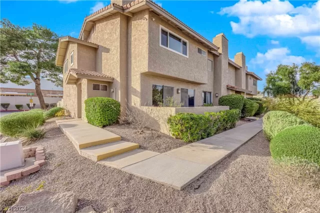 MLS: 2553827 Condo For Sale