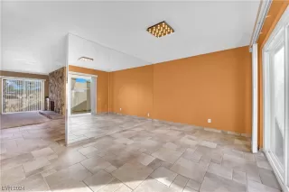 Photo #5: 2553827 Listing