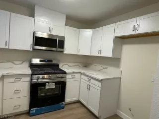 Photo #6: 2553902 Listing