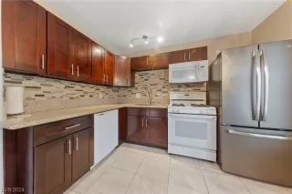 Photo #1: 2553948 Listing 