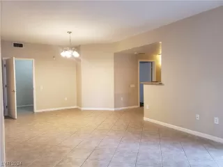 Photo #4: 2553989 Listing