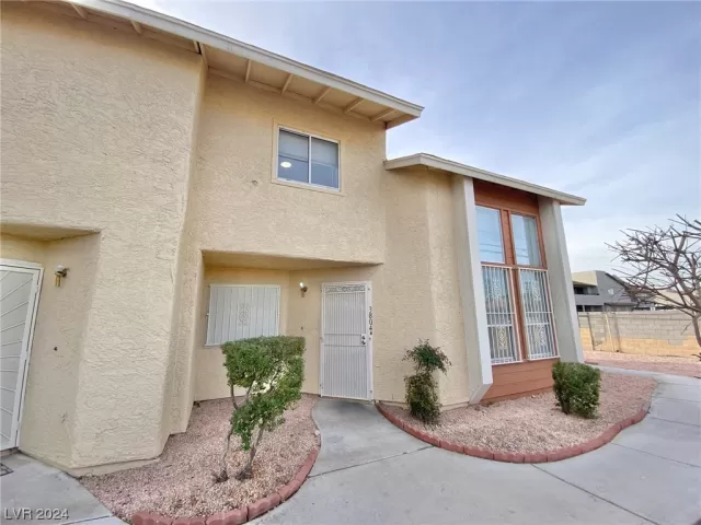 MLS: 2554108 Condo For Sale