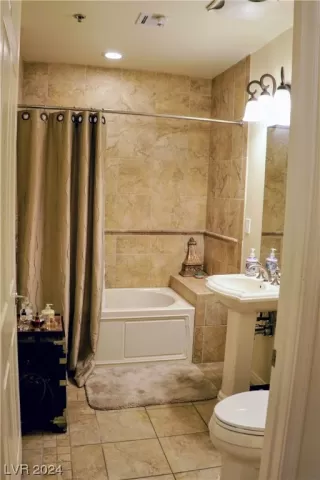 Photo #5: 2554157 Listing